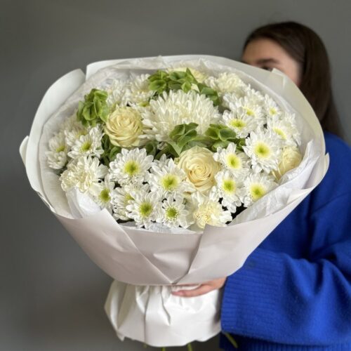 Сборный букет с кустовыми хризантемами
