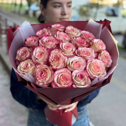 Букет из 21 яркой розы Эквадор
